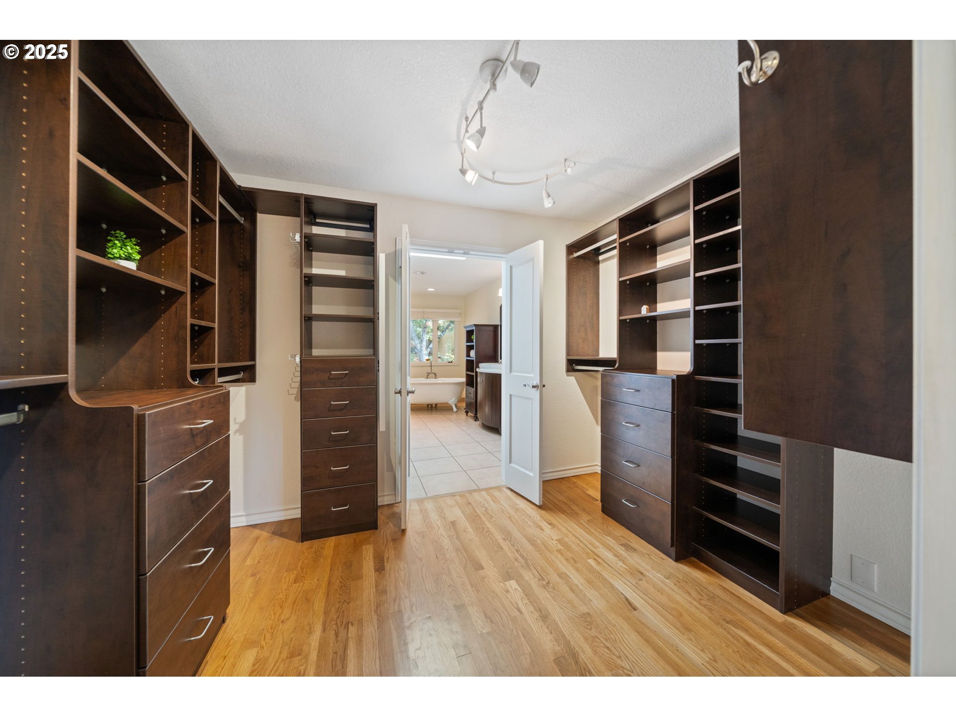 6827 Southwest Windemere Loop Portland, OR 97225 - Photo 25 of 48