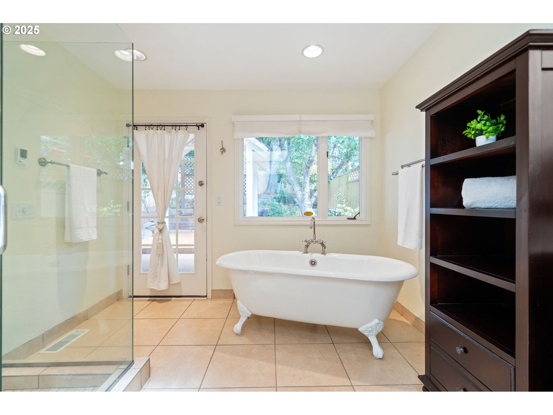 6827 Southwest Windemere Loop Portland, OR 97225 - Photo 27 of 48