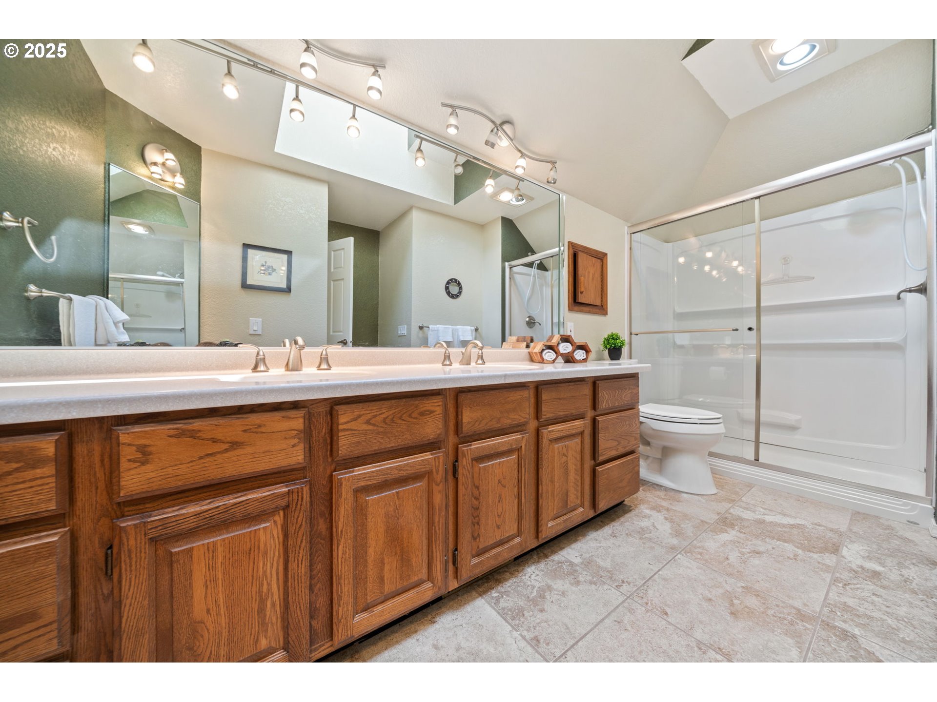 6827 Southwest Windemere Loop Portland, OR 97225 - Photo 35 of 48