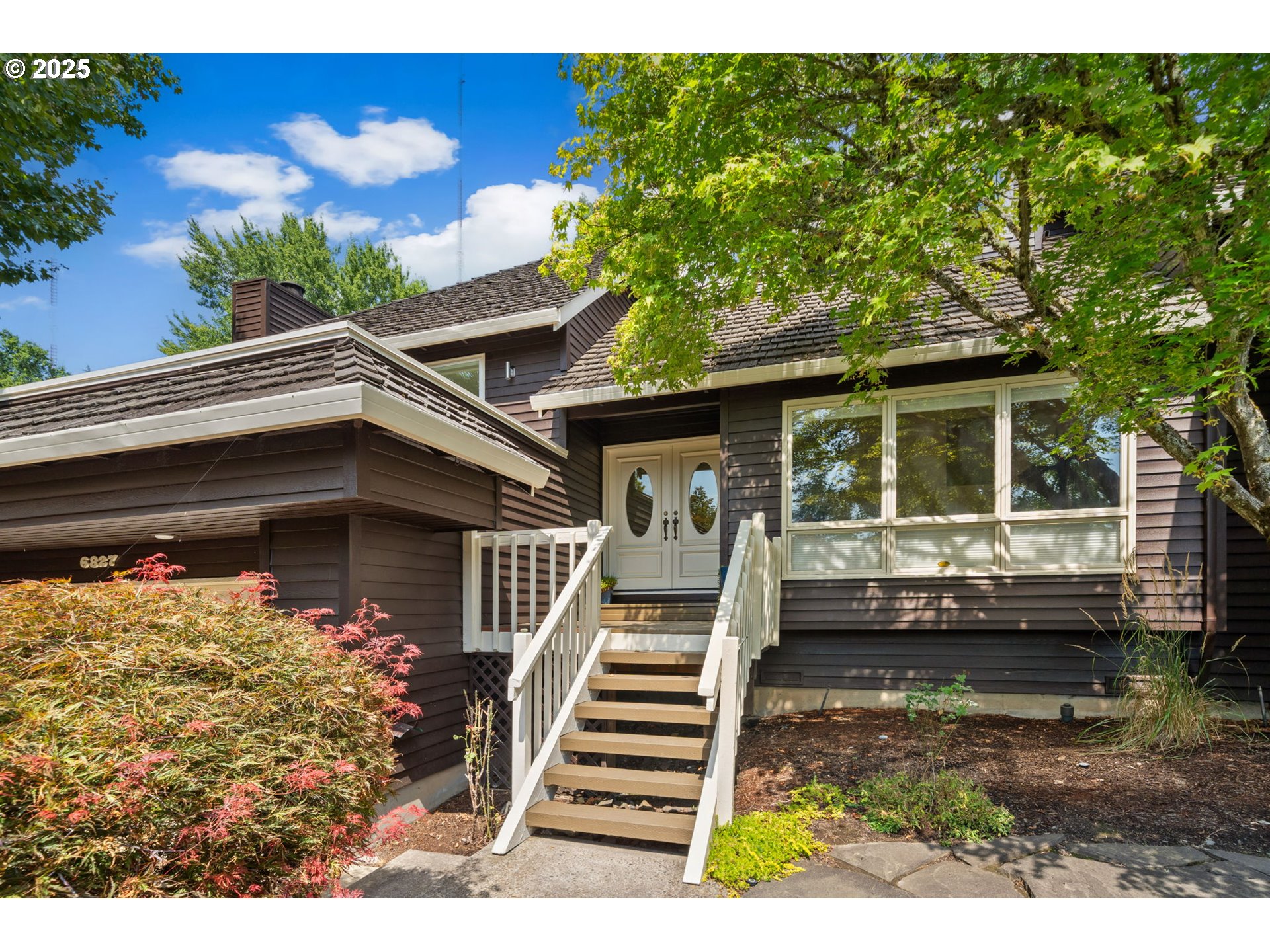 6827 Southwest Windemere Loop Portland, OR 97225 - Photo 4 of 48