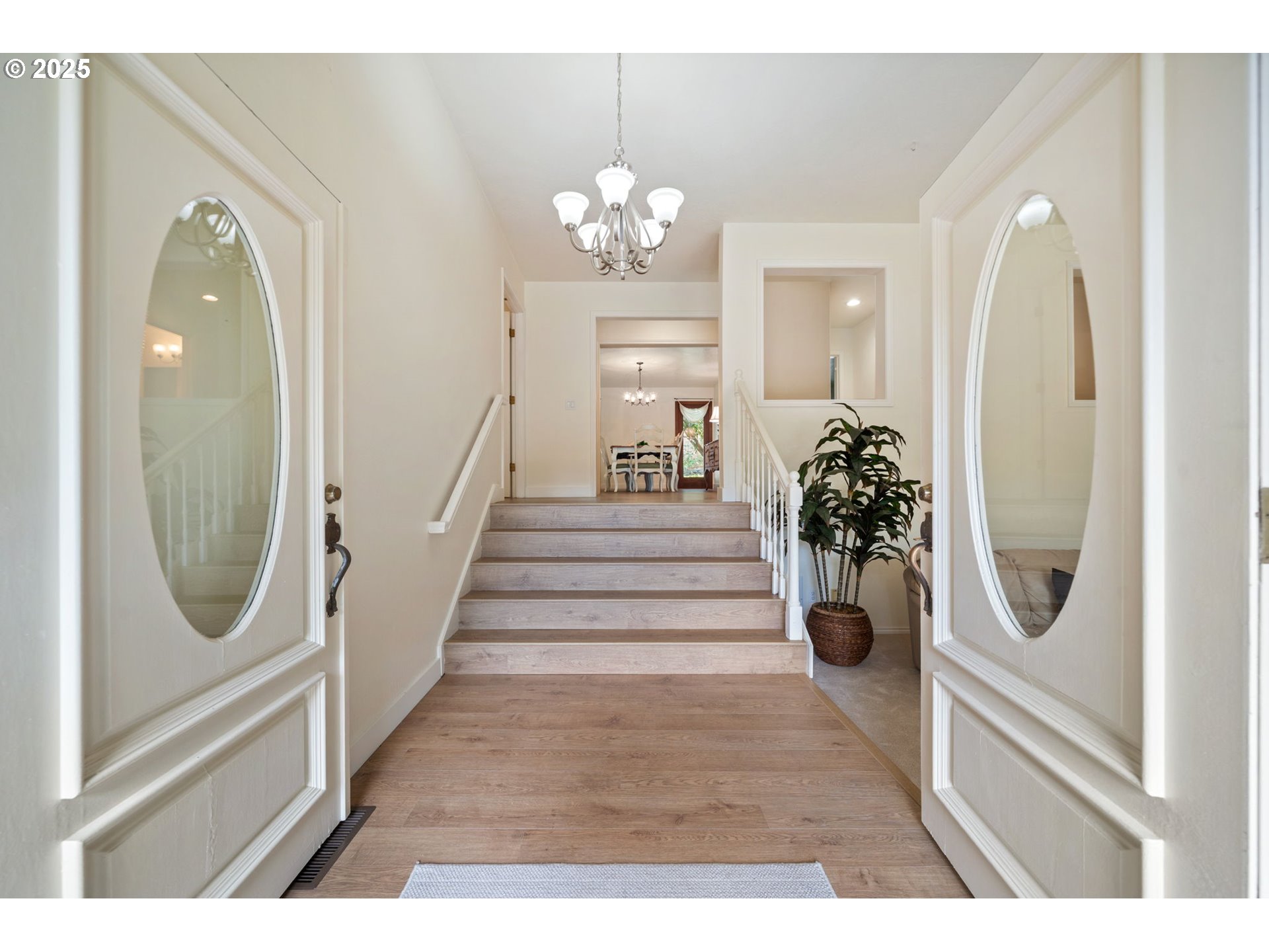 6827 Southwest Windemere Loop Portland, OR 97225 - Photo 5 of 48