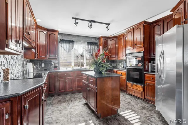 $749,900 | 2499 Stonegate Drive, Festus, MO 63028