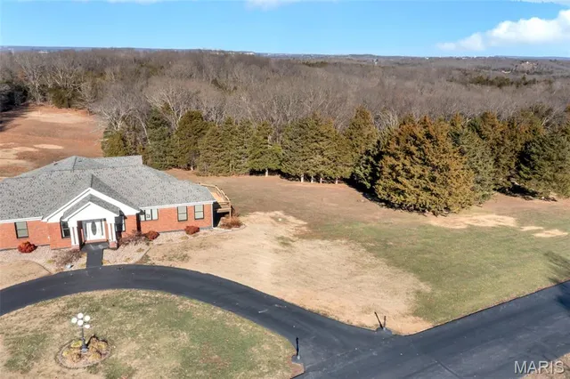 $749,900 | 2499 Stonegate Drive, Festus, MO 63028