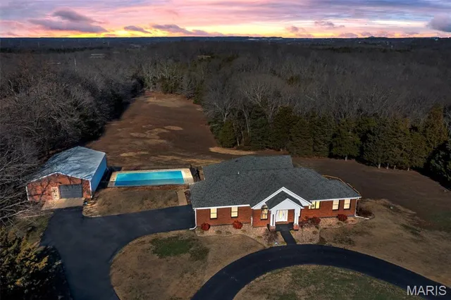 $749,900 | 2499 Stonegate Drive, Festus, MO 63028