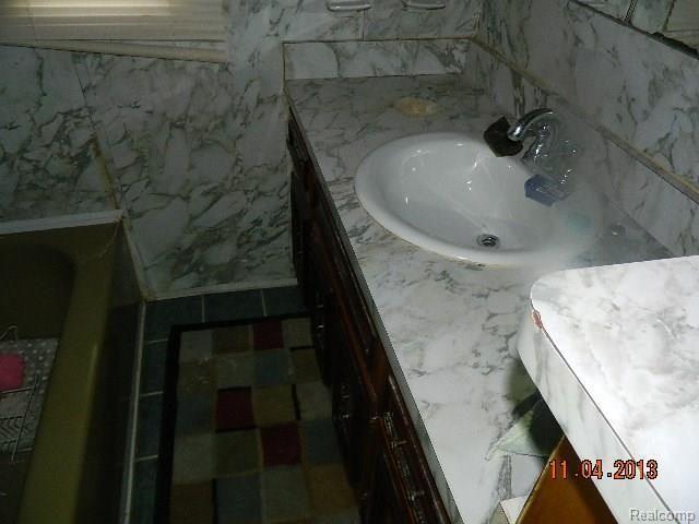 15316 Allen Road Taylor, MI 48180 - Photo 3 of 18 DSCN7998.jpg