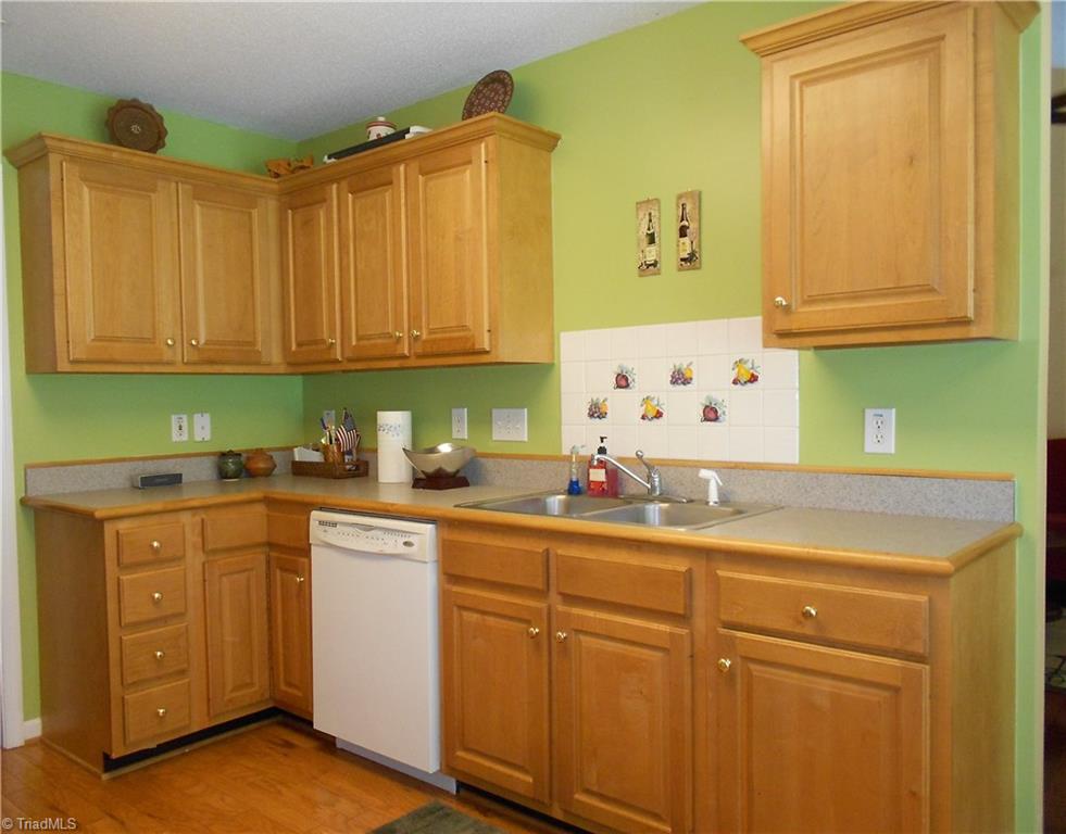 3645 Shadow Ridge Drive High Point, NC 27265 - Photo 6 of 24 Gallery Image 6