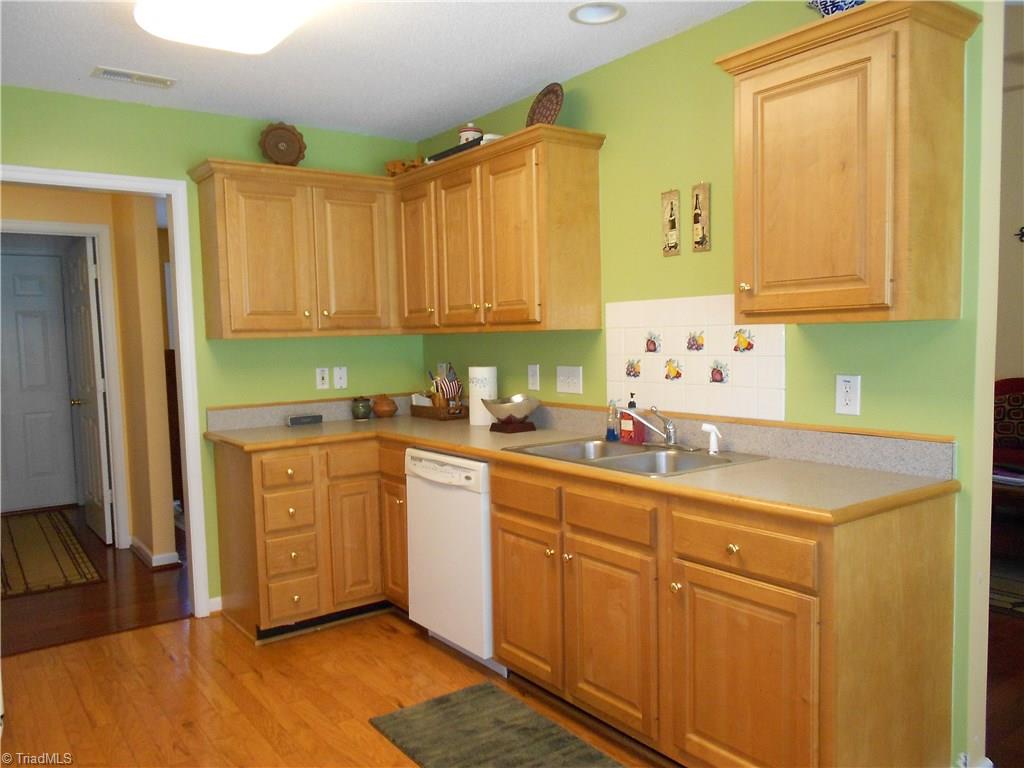 3645 Shadow Ridge Drive High Point, NC 27265 - Photo 7 of 24 Gallery Image 7