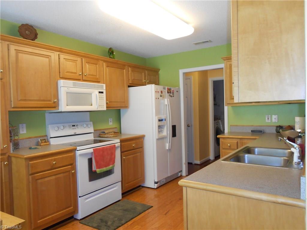 3645 Shadow Ridge Drive High Point, NC 27265 - Photo 10 of 24 Gallery Image 10