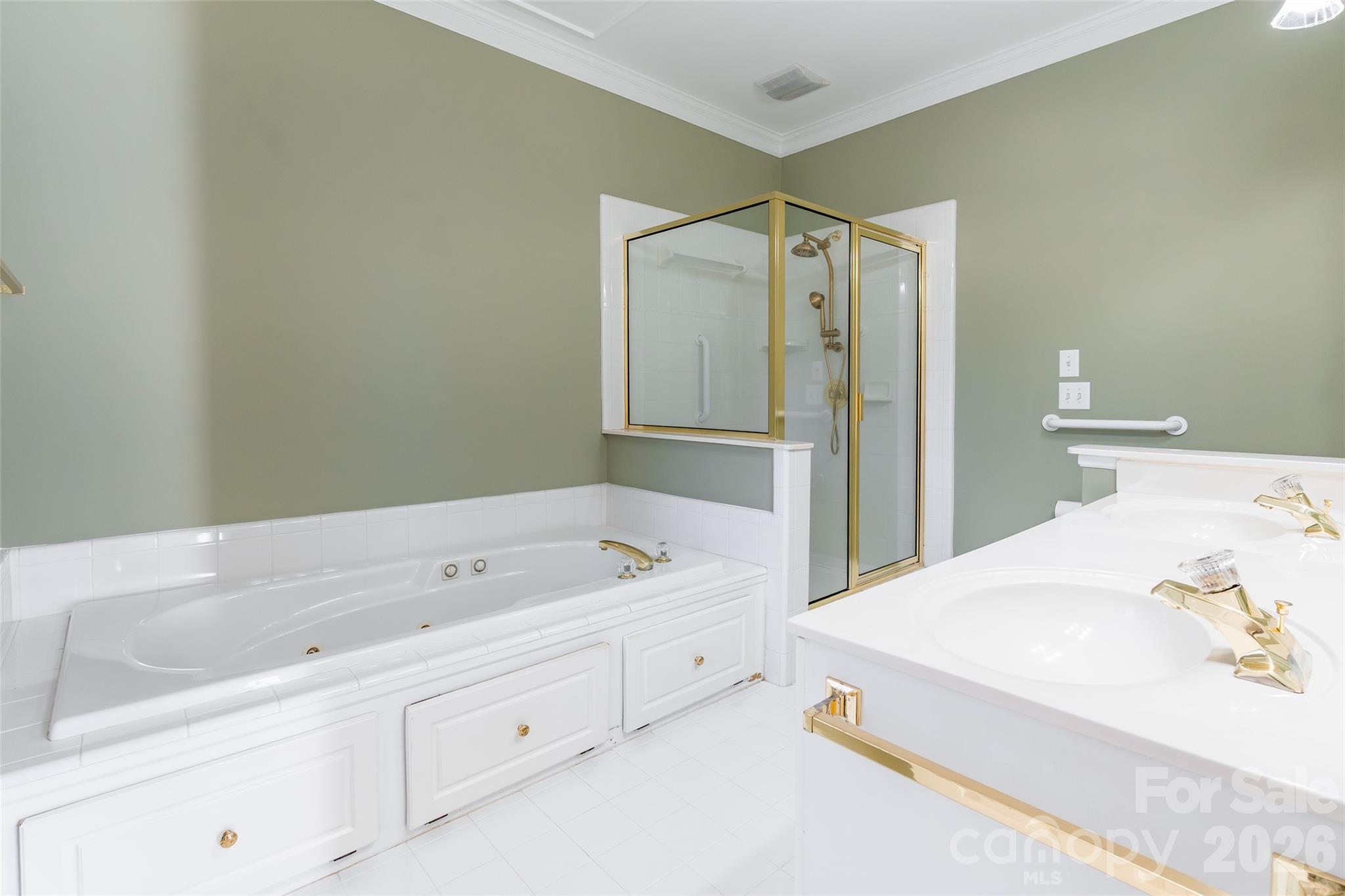 1909 Malvern Road Rock Hill, SC 29732 - Photo 22 of 40 a bathroom with a tub a sink and mirrors