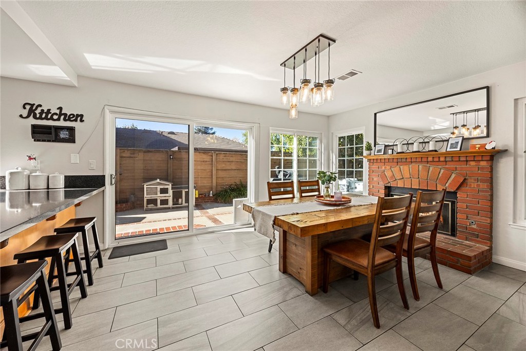 2027 Cobblefield Way Glendora, CA 91740 - Photo 15 of 34 a dining area with a table and chairs