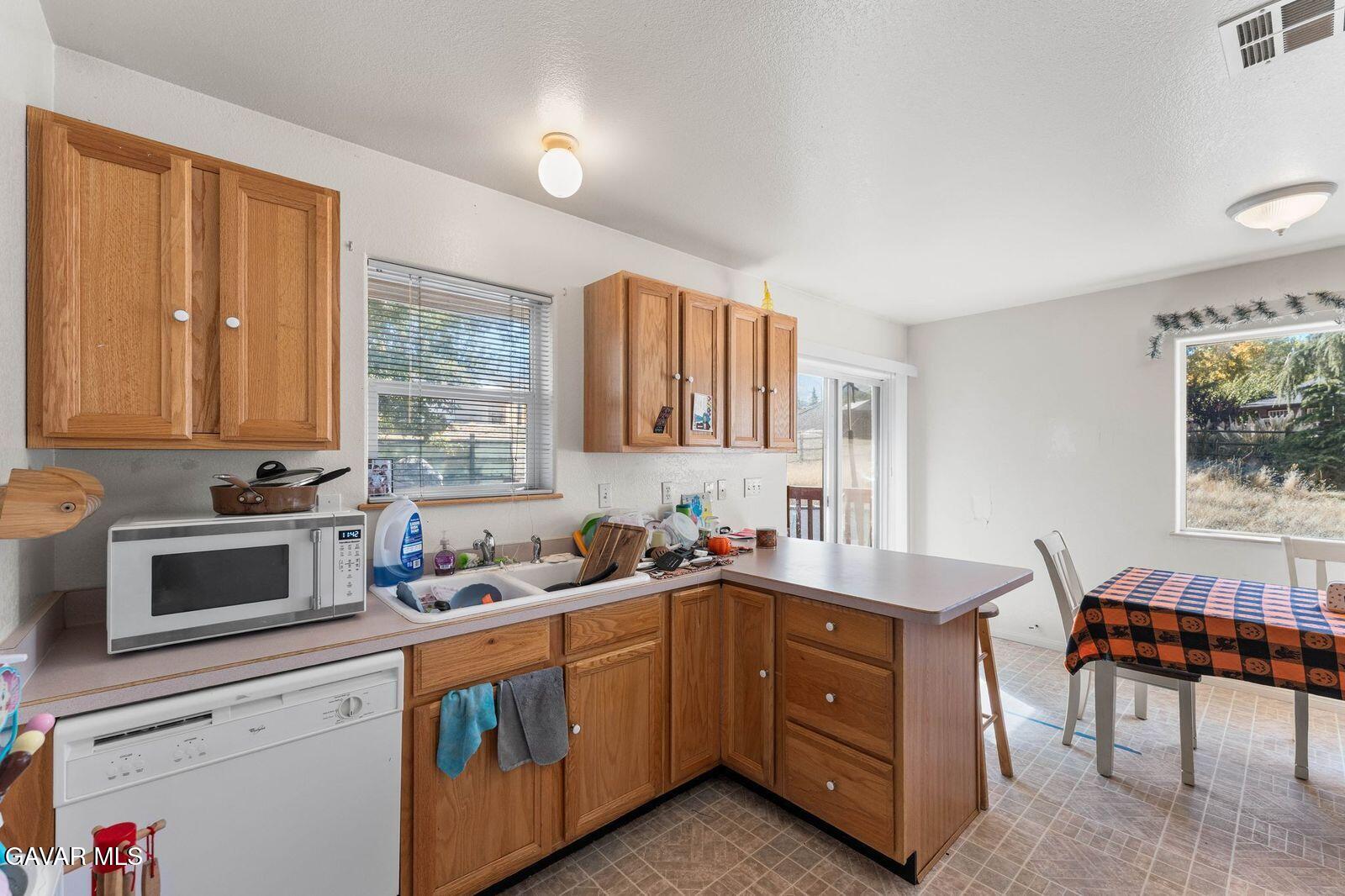 18330 Basil Drive Tehachapi, CA 93561 - Photo 34 of 39 Kitchen Basil 18330