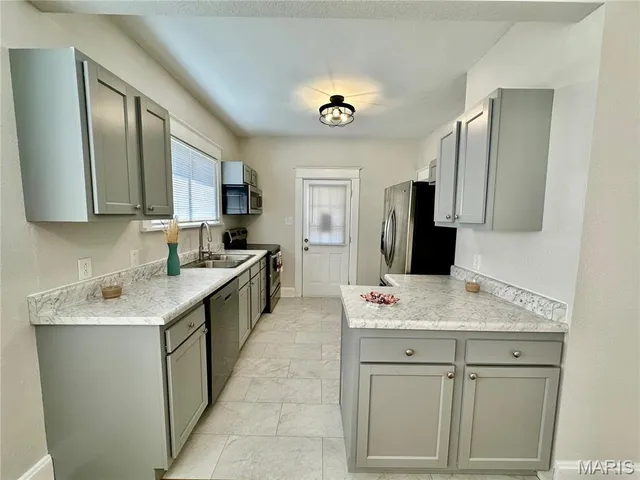 $165,000 | 75 East Elm Street, Alton, IL 62002