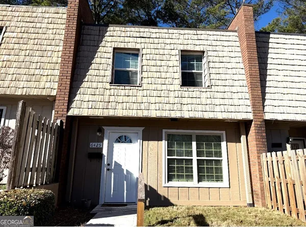 a house view with a outdoor space