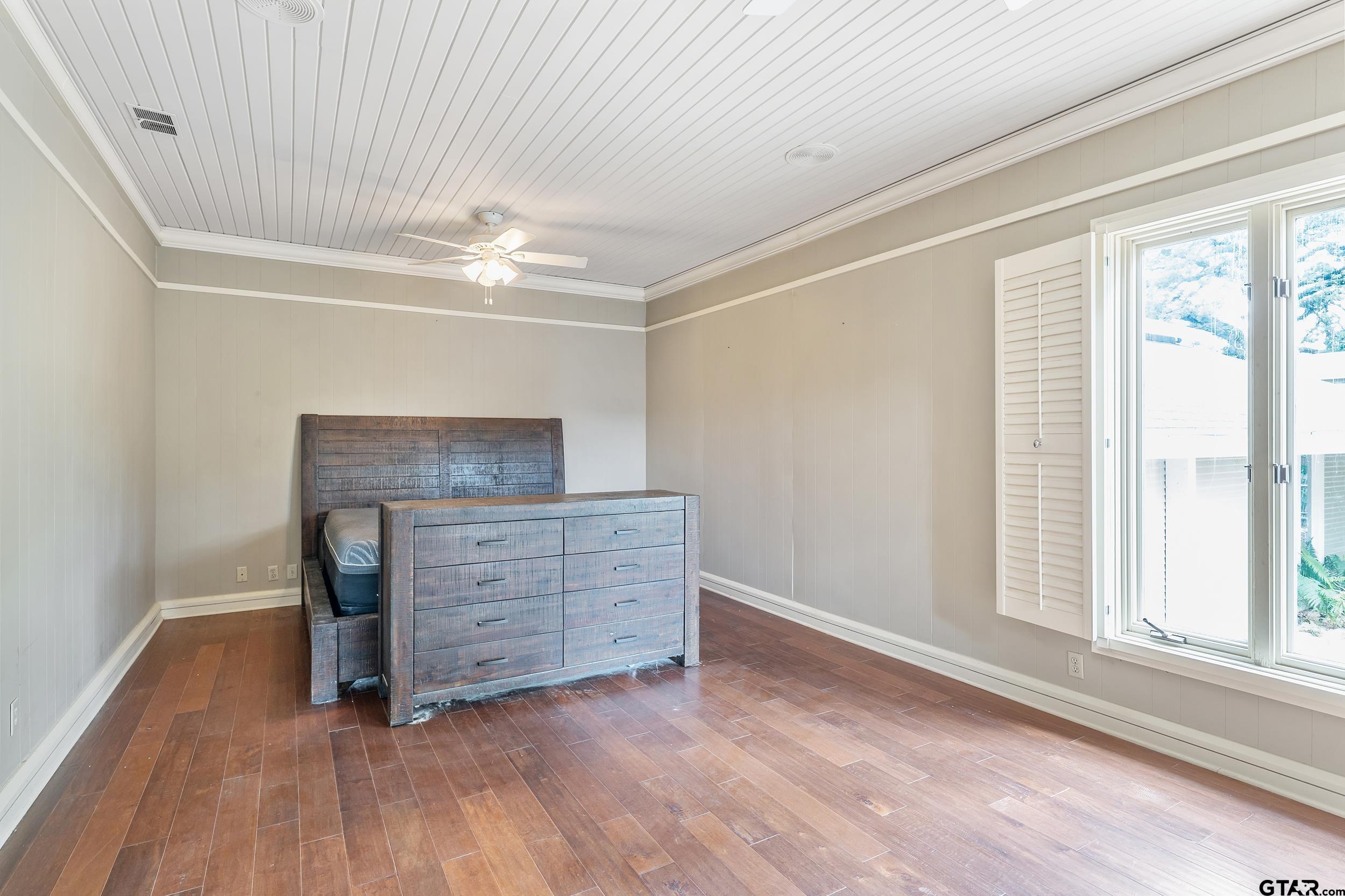 17823 County Road 132 Flint, TX 75762 - Photo 23 of 48 a room with furniture and a window