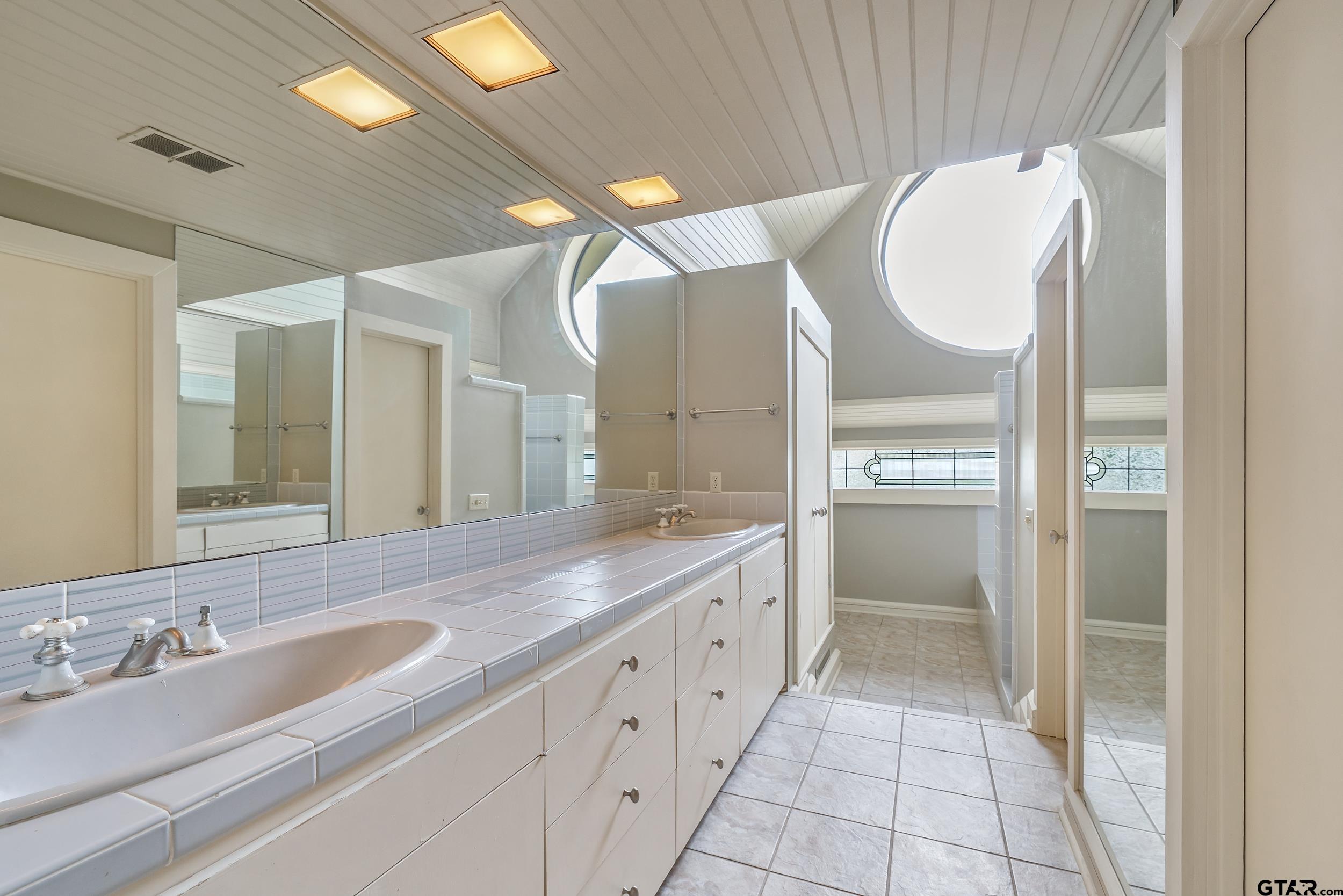17823 County Road 132 Flint, TX 75762 - Photo 25 of 48 a bathroom with a double vanity sink mirror and bathtub