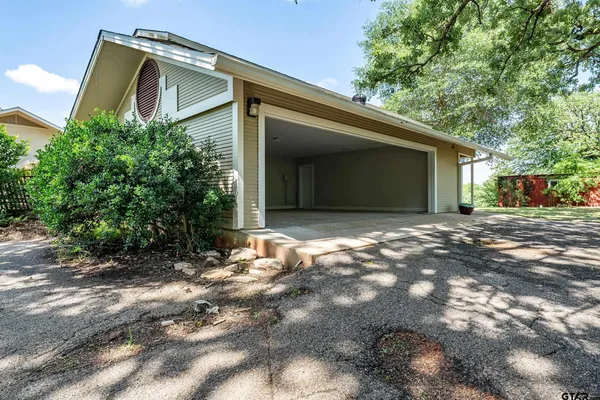 $1,149,000 | 17823 County Road 132, Flint, TX 75762