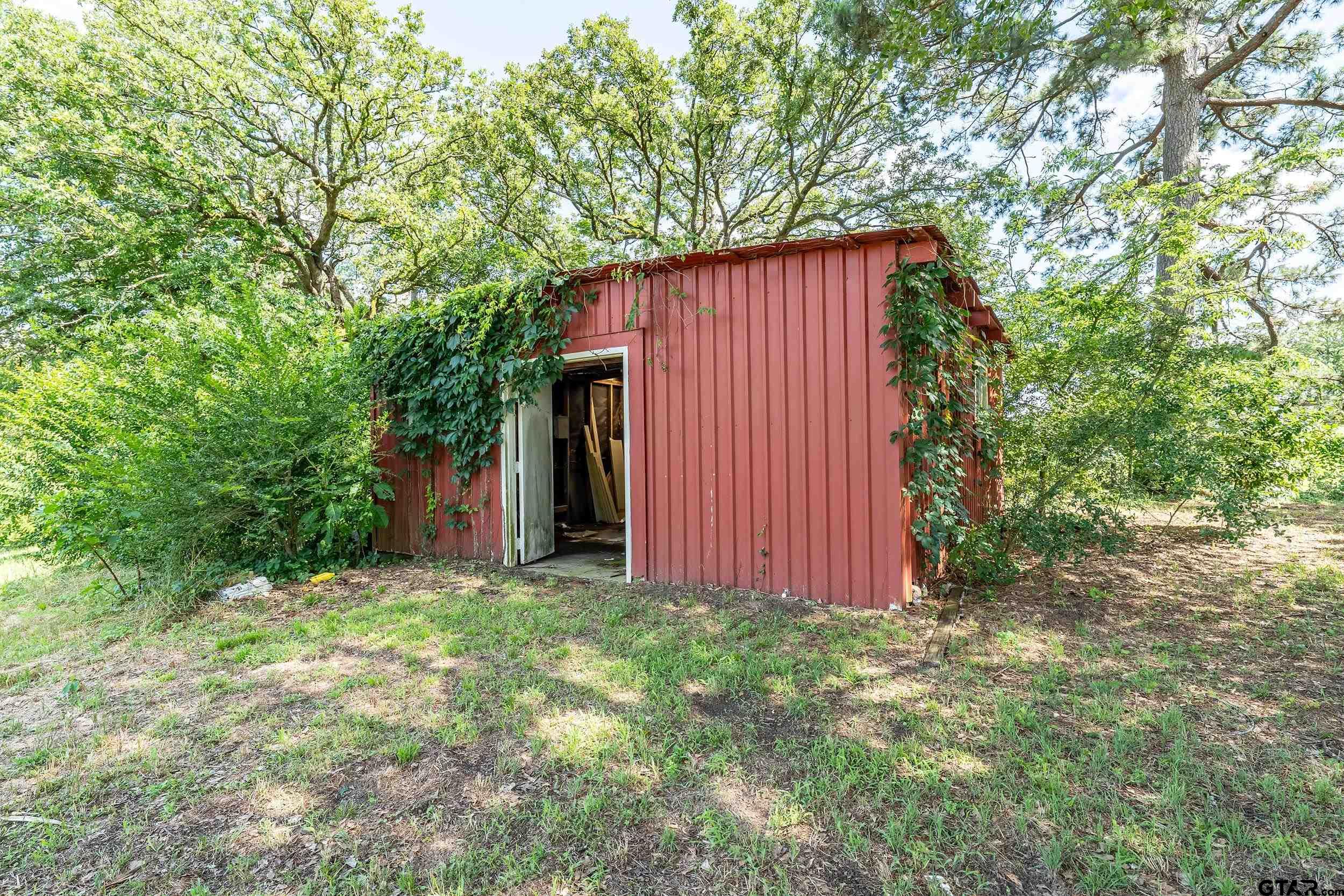 17823 County Road 132 Flint, TX 75762 - Photo 44 of 48 a view of a backyard with barn