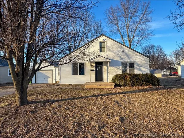 $164,500 | 203 West Magnolia Street, Versailles, MO 65084