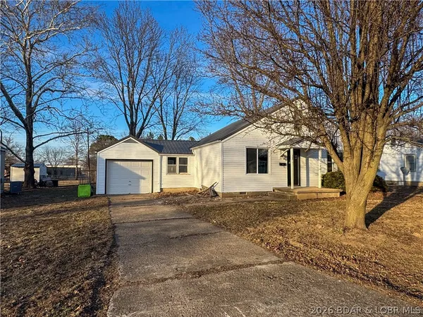 $164,500 | 203 West Magnolia Street, Versailles, MO 65084