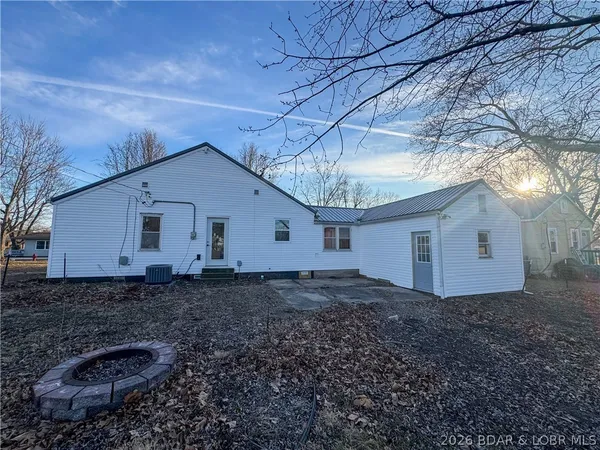 $164,500 | 203 West Magnolia Street, Versailles, MO 65084