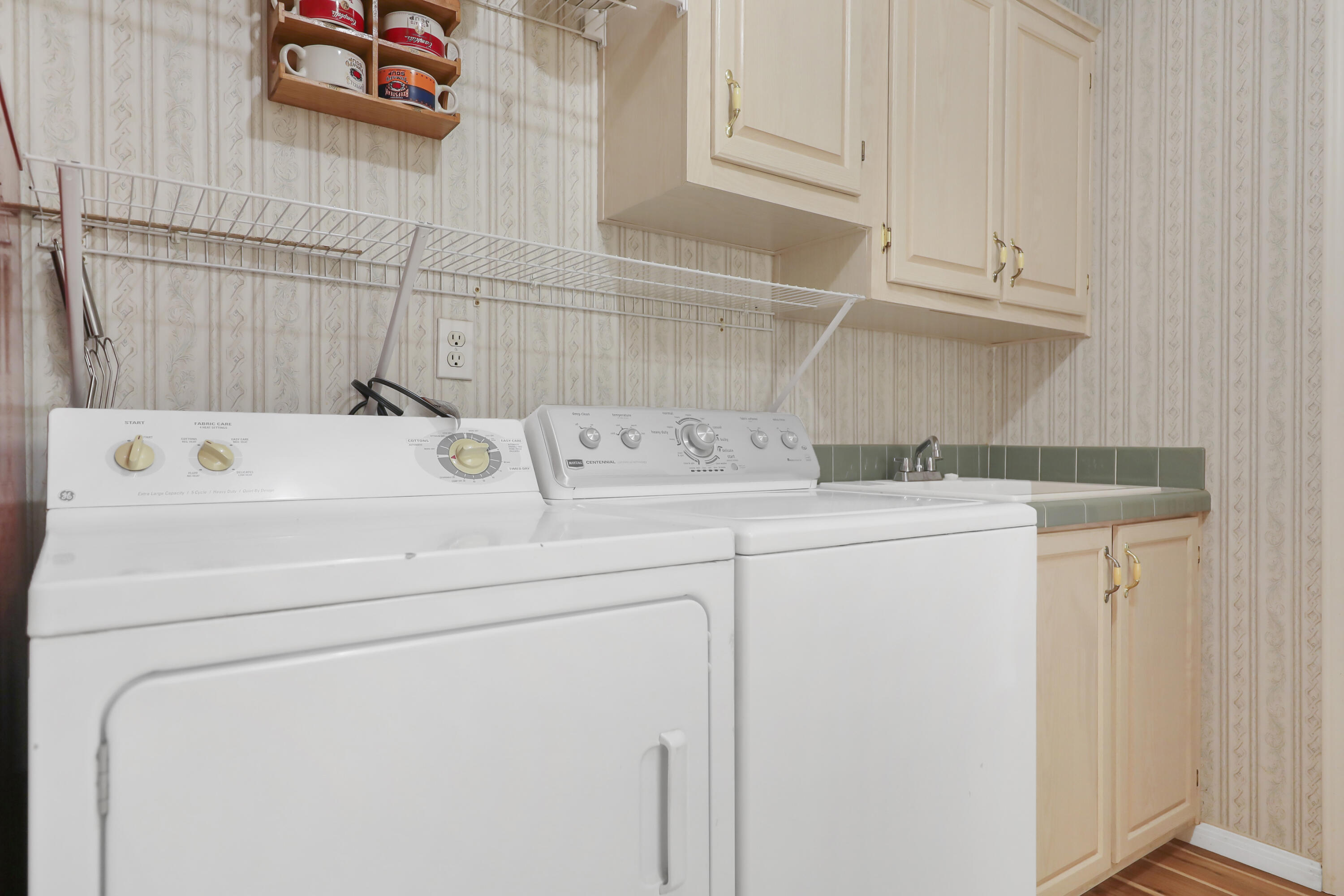 60781 Painted Hills Road Whitewater, CA 92282 - Photo 26 of 39 a utility room with dryer and washer