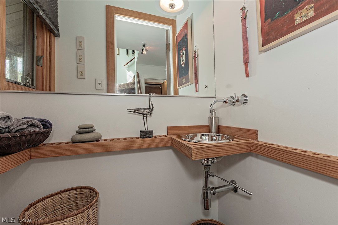 1510 Crest Road Cleveland Heights, OH 44121 - Photo 21 of 35