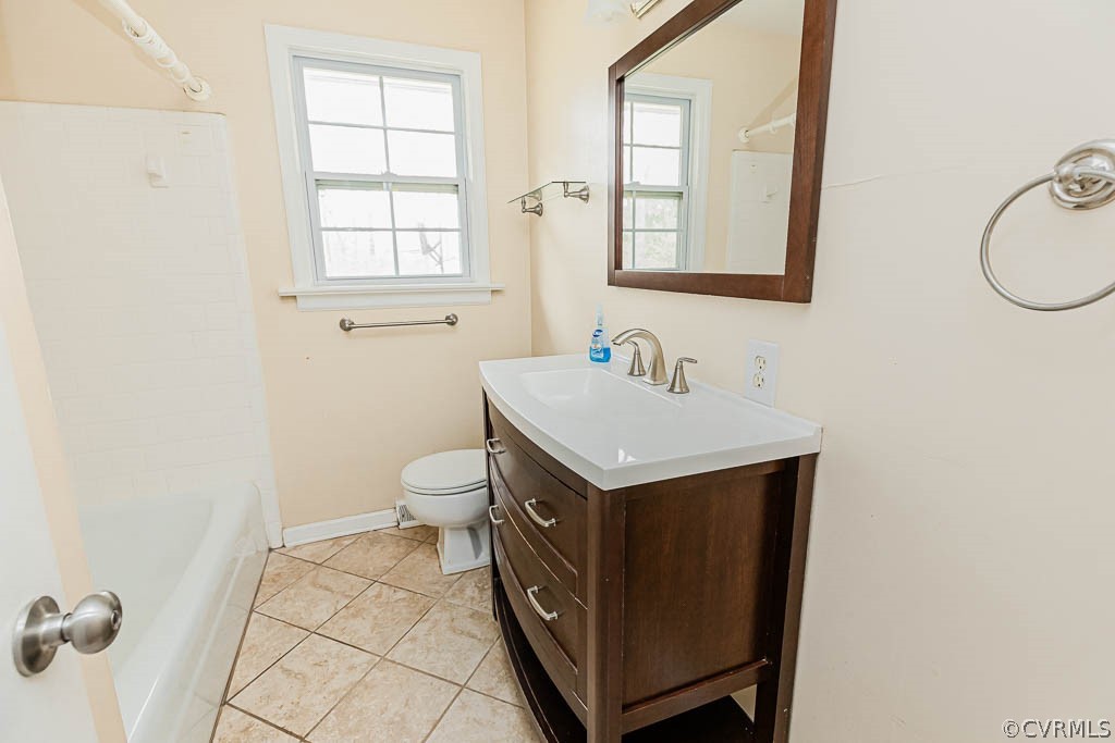 12200 Spring Run Road Chesterfield, VA 23832 - Photo 12 of 20 a bathroom with a sink a toilet and a mirror