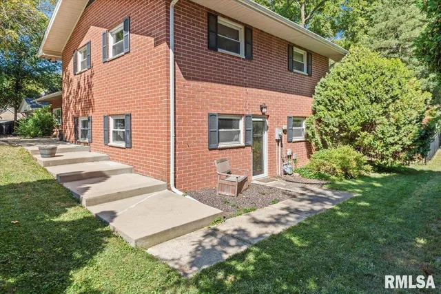 $320,000 | 2929 Cider Mill Lane, Springfield, IL 62702