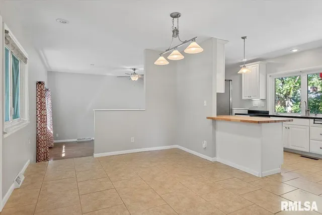 $320,000 | 2929 Cider Mill Lane, Springfield, IL 62702