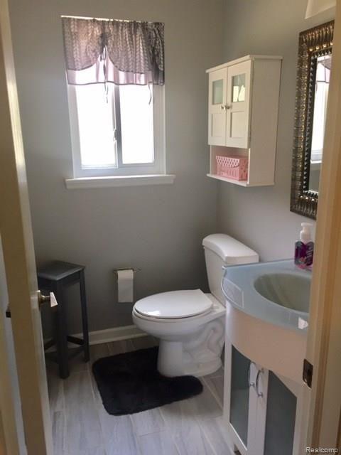 35889 Smithfield Road Farmington, MI 48335 - Photo 11 of 18 Updated half bathroom