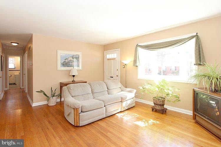 4801 Topping Road Rockville, MD 20852 - Photo 3 of 27 Living Room