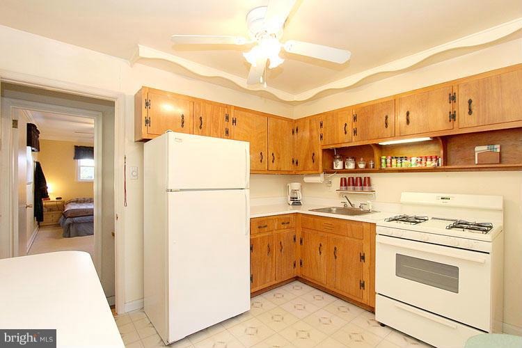 4801 Topping Road Rockville, MD 20852 - Photo 7 of 27 Kitchen