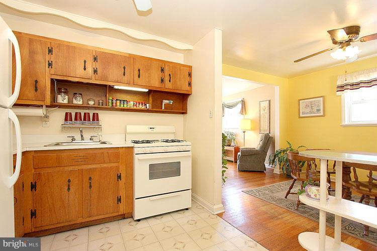4801 Topping Road Rockville, MD 20852 - Photo 9 of 27 Kitchen