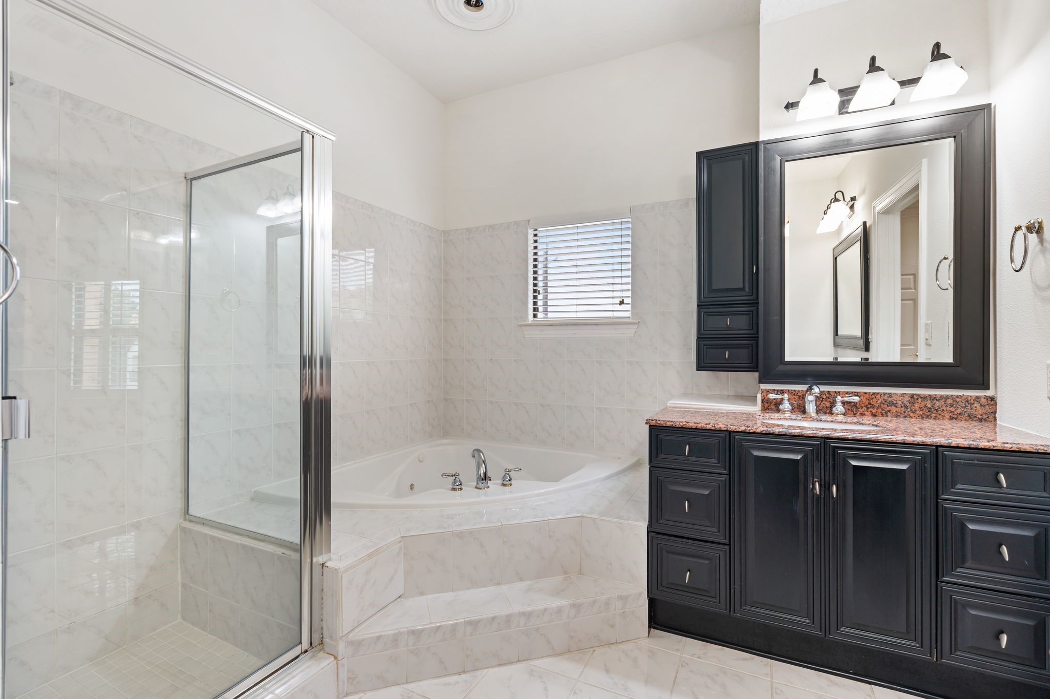 501 Detering Street Houston, TX 77007 - Photo 17 of 44 The primary bath features dual sinks, a soaking tub, and a standalone shower.