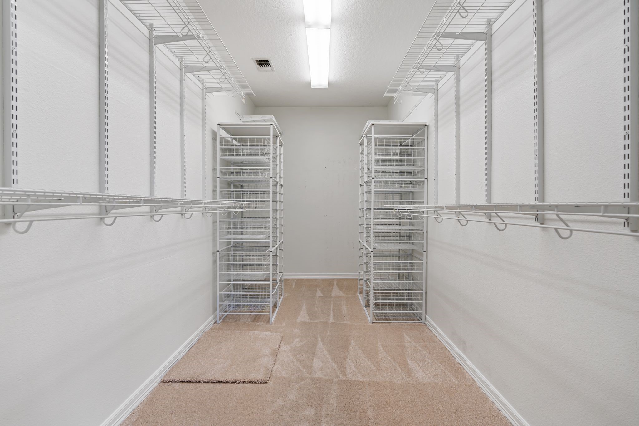 501 Detering Street Houston, TX 77007 - Photo 20 of 44 Generous walk-in closet space that truly leaves nothing to be desired.