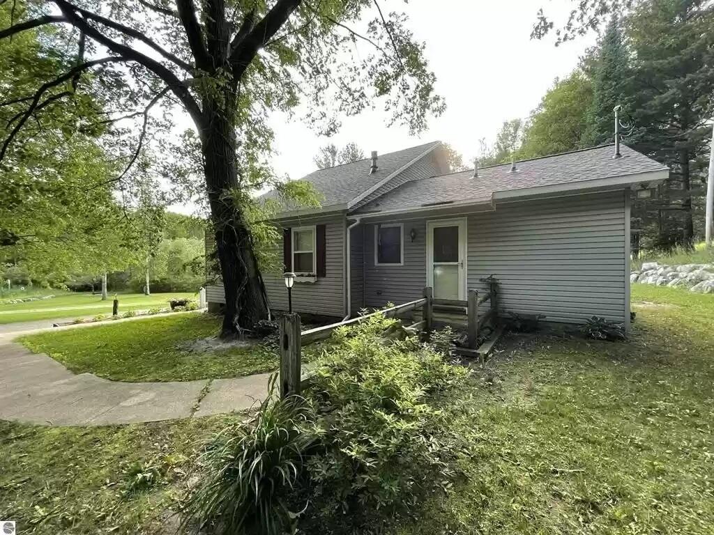 5602 East Townline Road Harrison, MI 48625 - Photo 7 of 8 Gallery Image 7