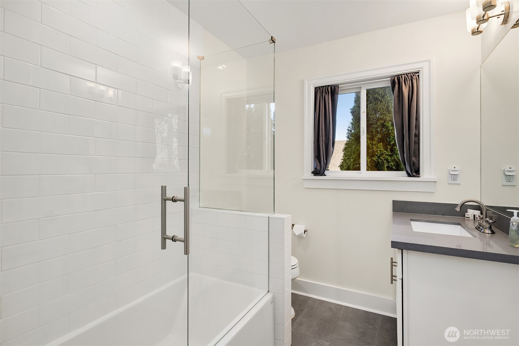 250 Northeast 50th Street Seattle, WA 98105 - Photo 28 of 40