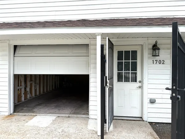 $1,795 | 1702 Studewood Street, Houston, TX 77009