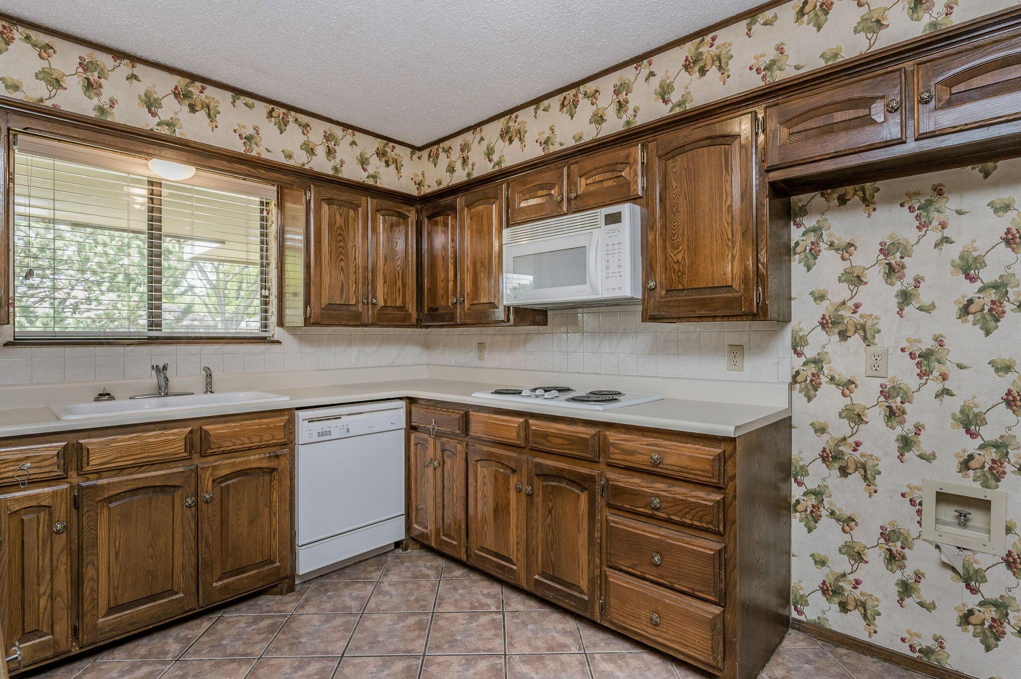 6407 Drexel Road Amarillo, TX 79109 - Photo 10 of 17 Kitchen-2