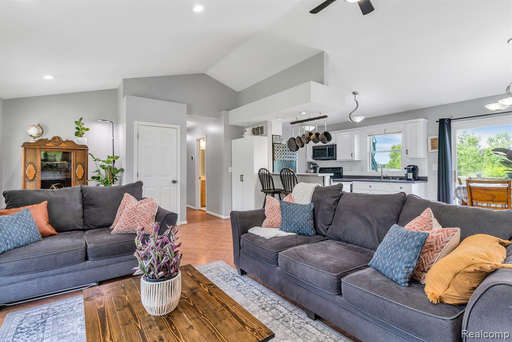 14278 McCaslin Lake Road Linden, MI 48451 - Photo 9 of 48 Gallery Image 9