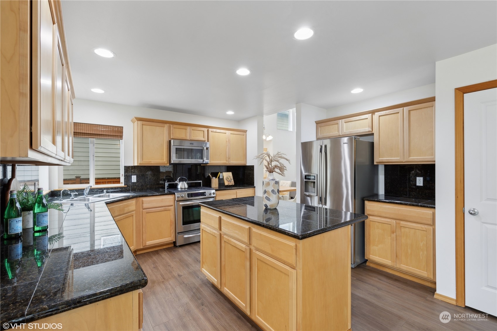 5208 Northeast 8th Court Renton, WA 98059 - Photo 7 of 35