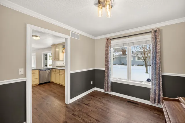 $369,900 | 420 5th Street Northeast, Plainview, MN 55964