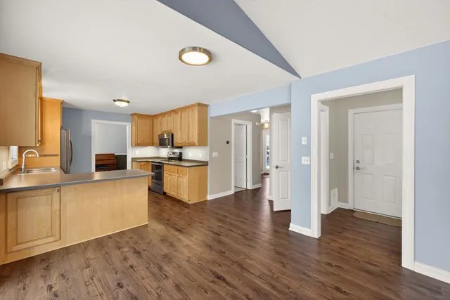 $369,900 | 420 5th Street Northeast, Plainview, MN 55964