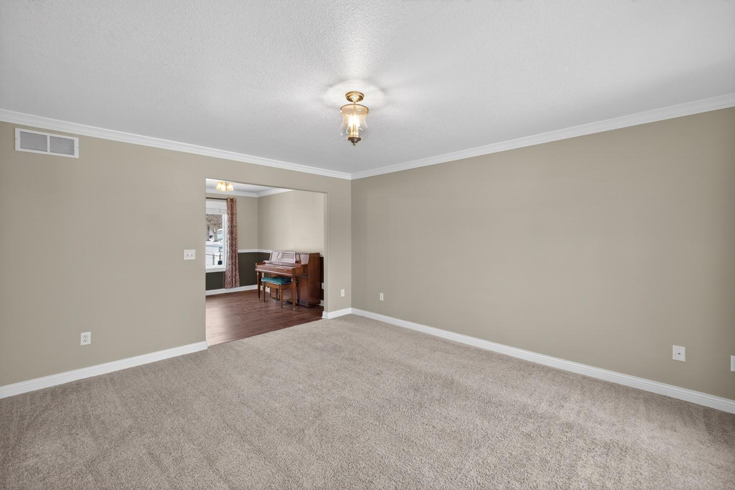 420 5th Street Northeast Plainview, MN 55964 - Photo 7 of 54