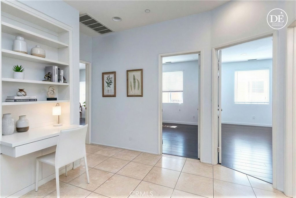 38 Daisy Irvine, CA 92618 - Photo 19 of 41 a dining room with kitchen island and chairs