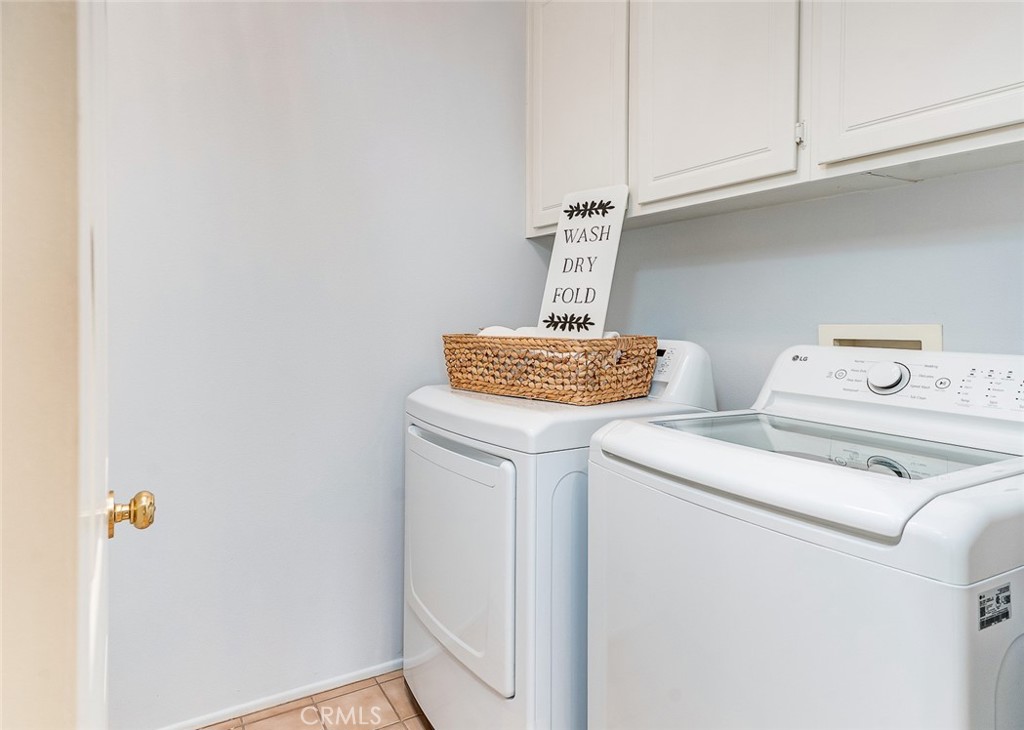 38 Daisy Irvine, CA 92618 - Photo 22 of 41 a utility room with dryer and washer