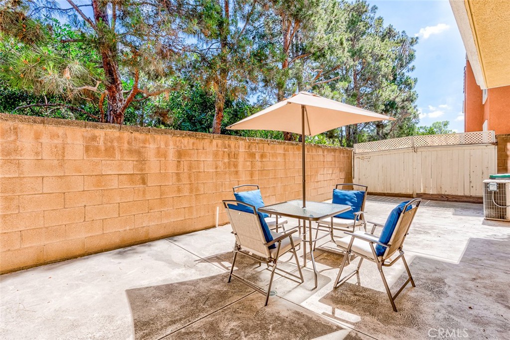 38 Daisy Irvine, CA 92618 - Photo 3 of 41 a patio with a patio table and chairs