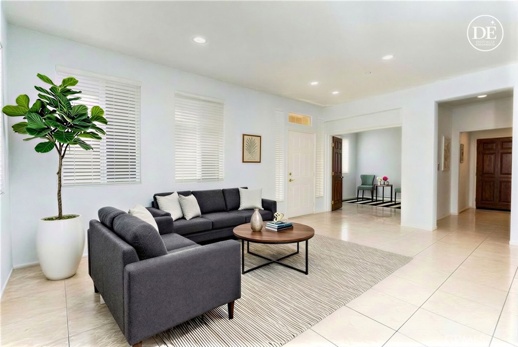 38 Daisy Irvine, CA 92618 - Photo 6 of 41 a living room with furniture and a potted plant