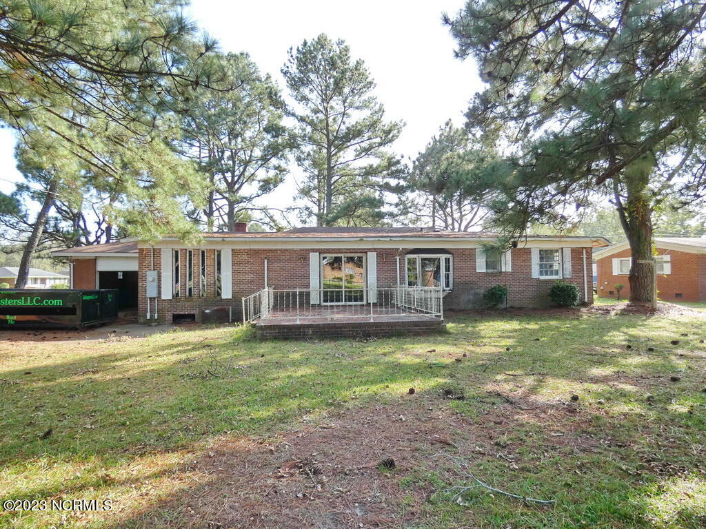 2006 Tower Hill Road Kinston, NC 28501 - Photo 2 of 26 7 REAR