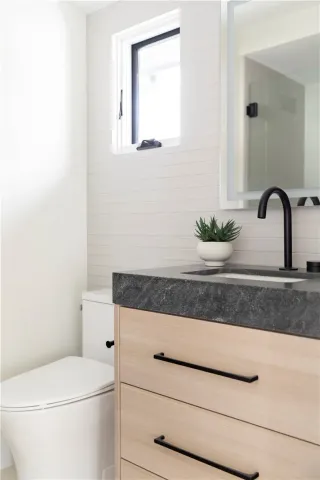 $2,895,000 | 709 Larkspur Avenue, Unit 1, Corona del Mar, CA 92625